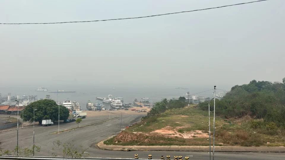 Prefeitura de Manaus suspende atividades ao ar livre após qualidade do ar atingir nível péssimo