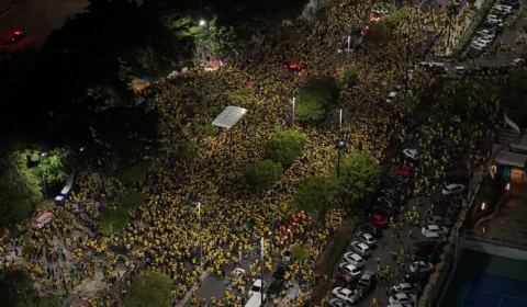 Bloquinho do 22 em Manaus tem críticas ao PT, promessas de Flávio Bolsonaro e apoio a Maria do Carmo com Nikolas Ferreira