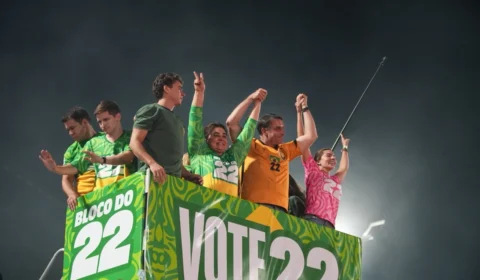 Professora Maria faz história no Amazonas e reúne 150 mil pessoas com Flávio Bolsonaro e Nikolas Ferreira no maior ato da direita no Norte do país