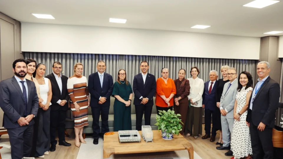 Vicentinho dá início à transição de governo com entrega oficial de equipe ao Estado